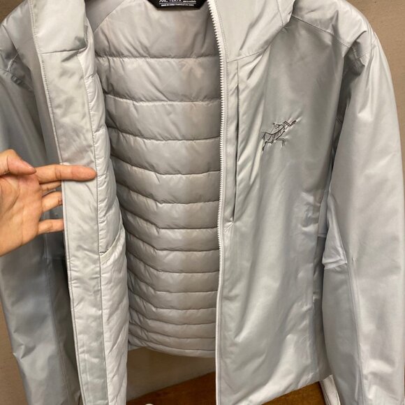 Grayish-white Arc'teryx down jacket, Arc'teryx ski suit - Picture 4 of 7